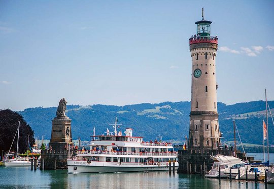 Hafen mit Schiff